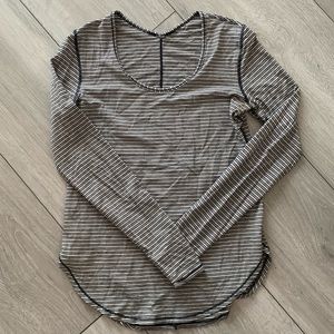 Lululemon long sleeve size 4